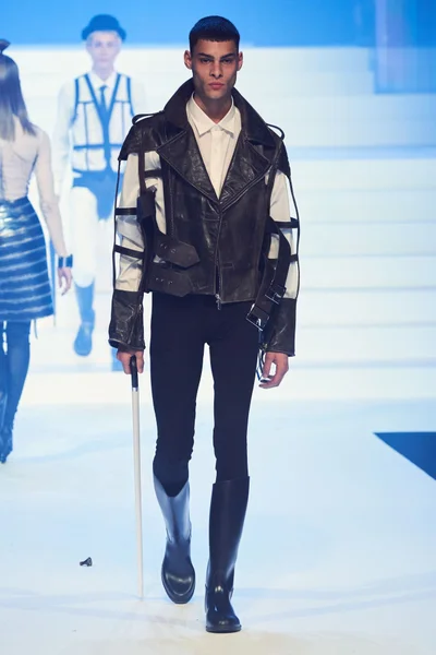 Look 25